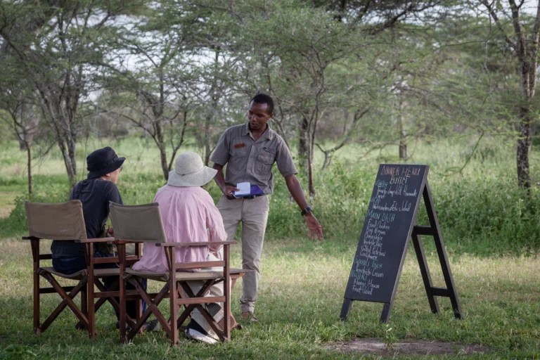 Speisekarte im Gnu Migration Camp