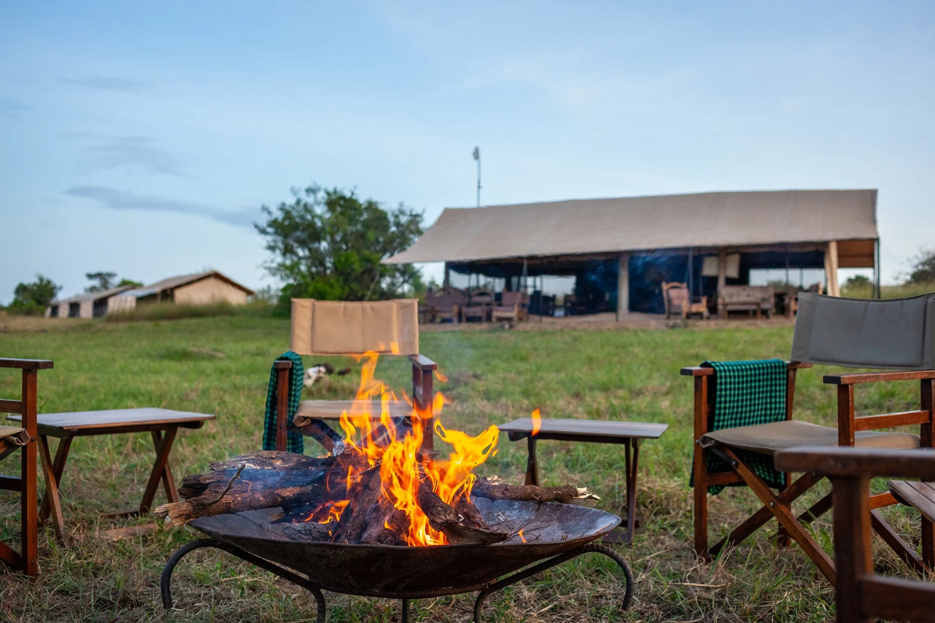 campfire-evening-gnu-mara-river-camp.webp