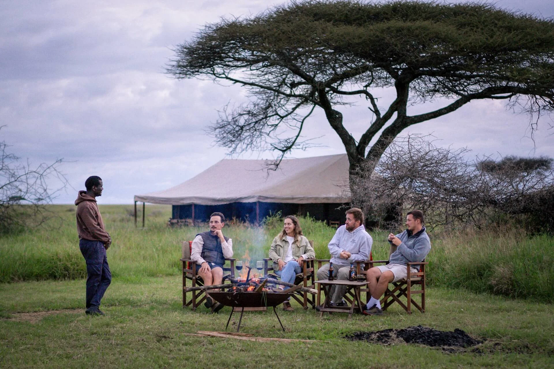 campfire-evening-serengeti-mawe-tented-camp.webp