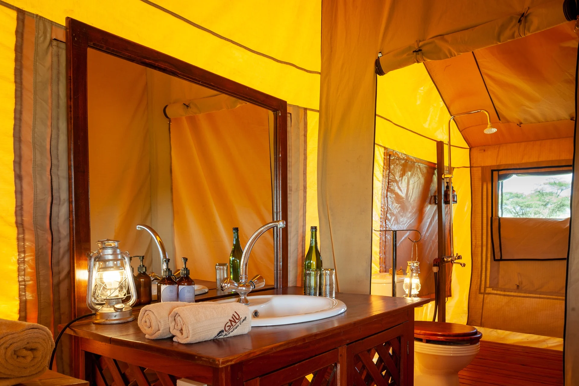 ensuite-bathroom-gnu-mara-river-camp.webp