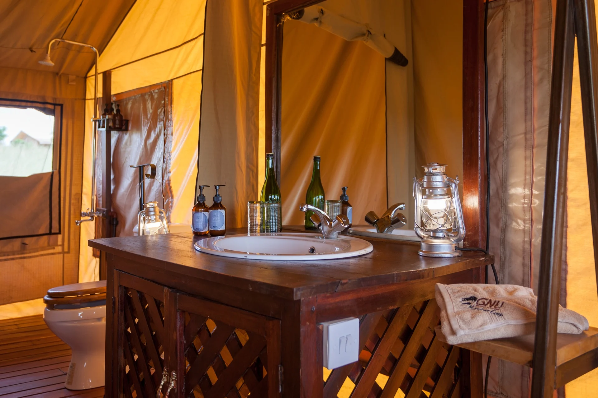 Bathroom with a shower in the family tent